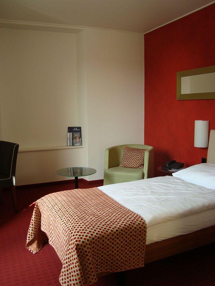 Hotel Urs Und Viktor Bettlach Oda fotoğraf